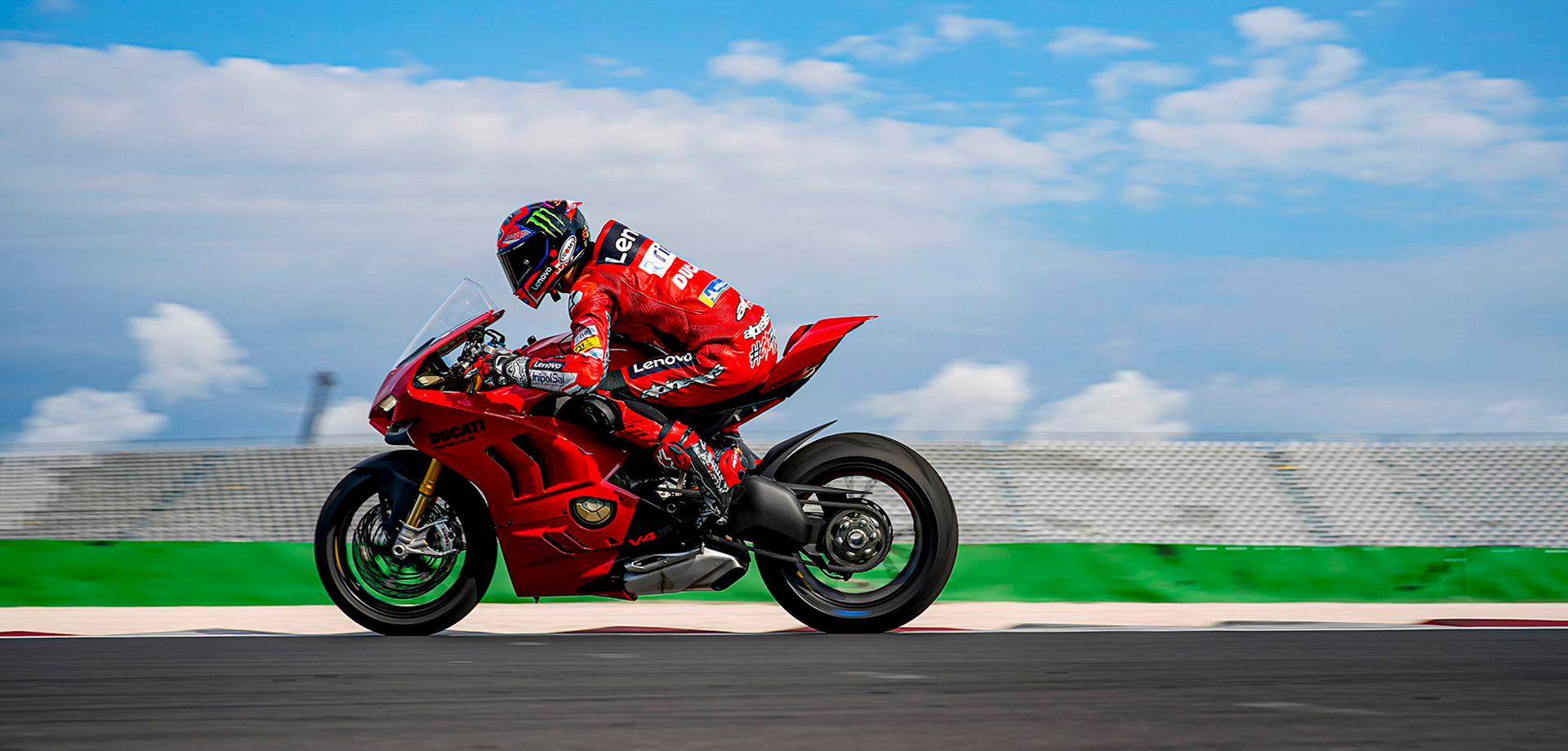 banner Panigale V4 S